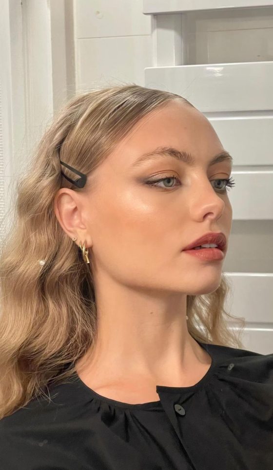 How to Apply Highlighter the French Way makeup anouchkagauthier