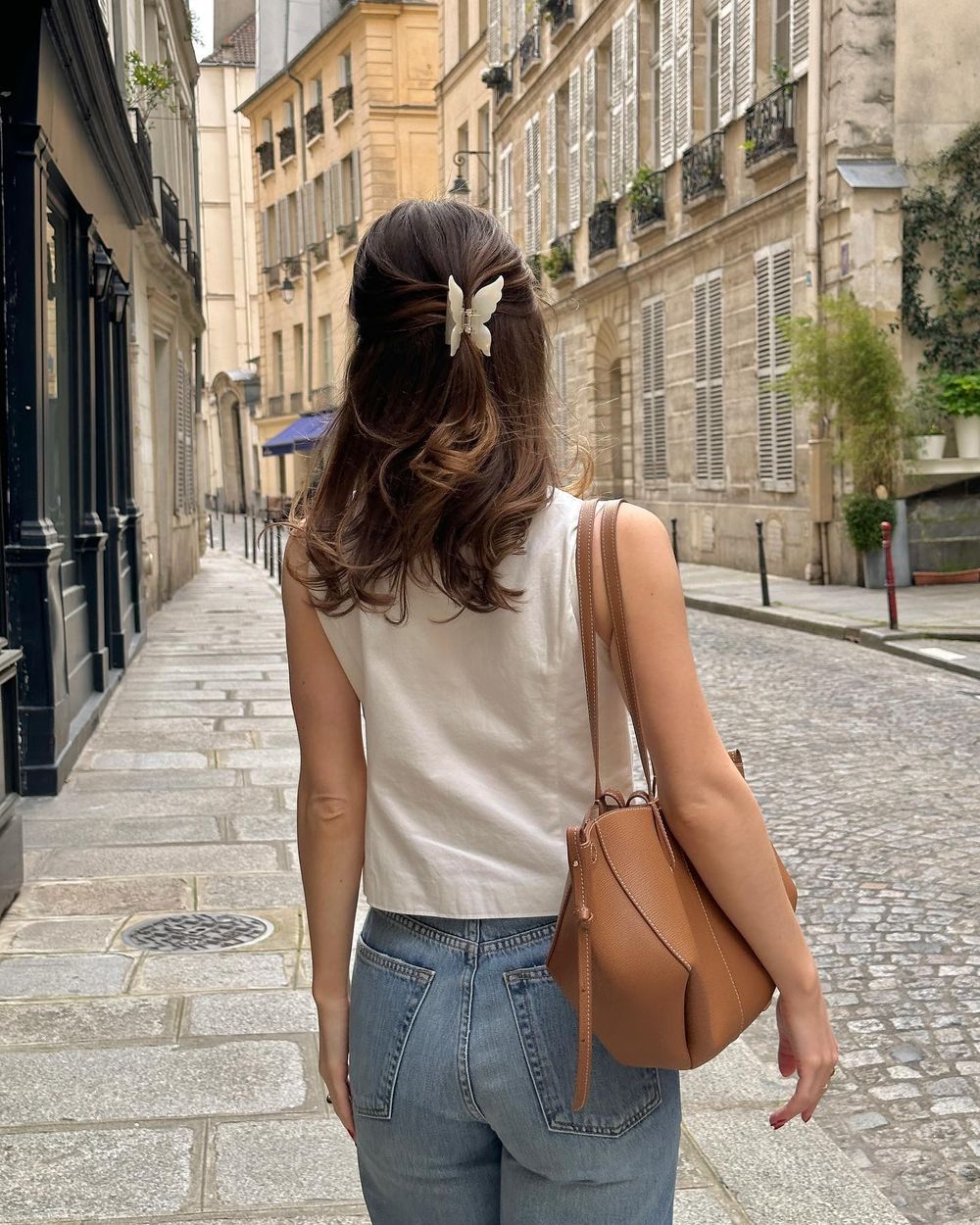 Hair claw hairstyle medium length louiselhp