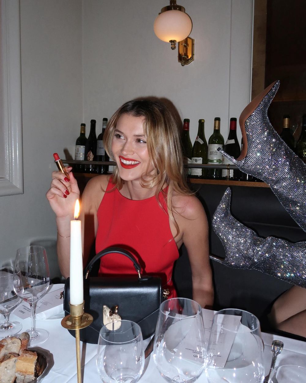 how to wear Red lipstick french girl chloelecareux